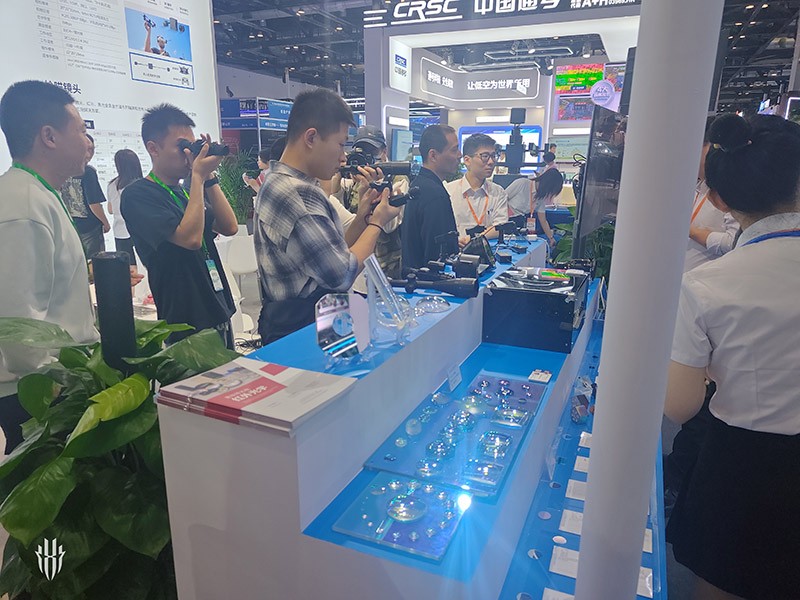 軍博會激埃特現(xiàn)場參觀客戶 軍博會激埃特現(xiàn)場參觀客戶