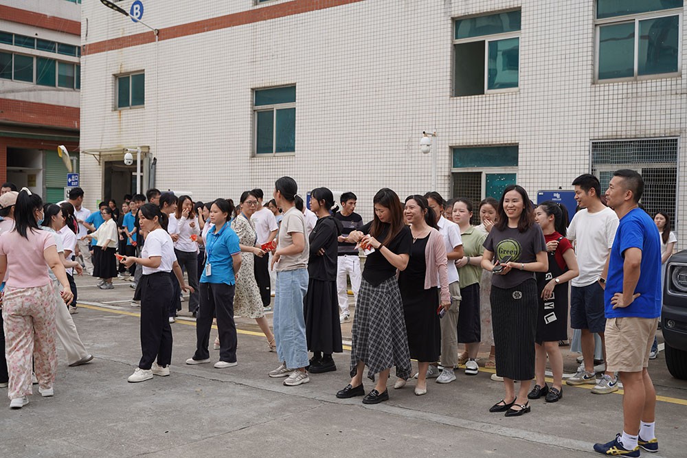 團(tuán)隊(duì)列隊(duì)