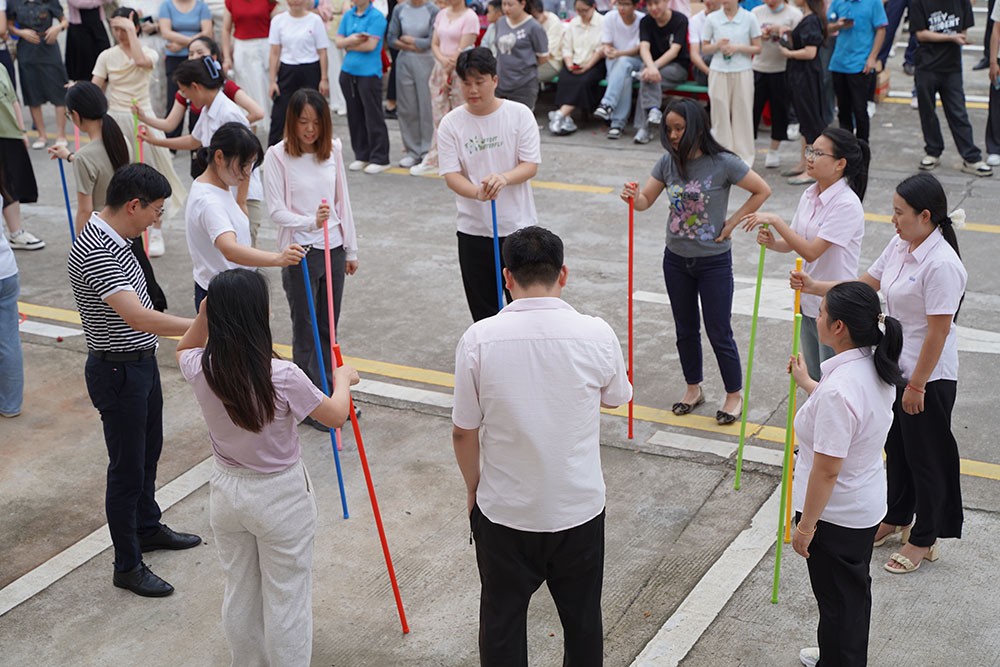 團(tuán)隊(duì)列隊(duì)2